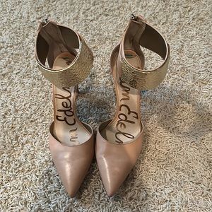 Sam Edelman Nude Pumps with gold ankle detail. Size 7.